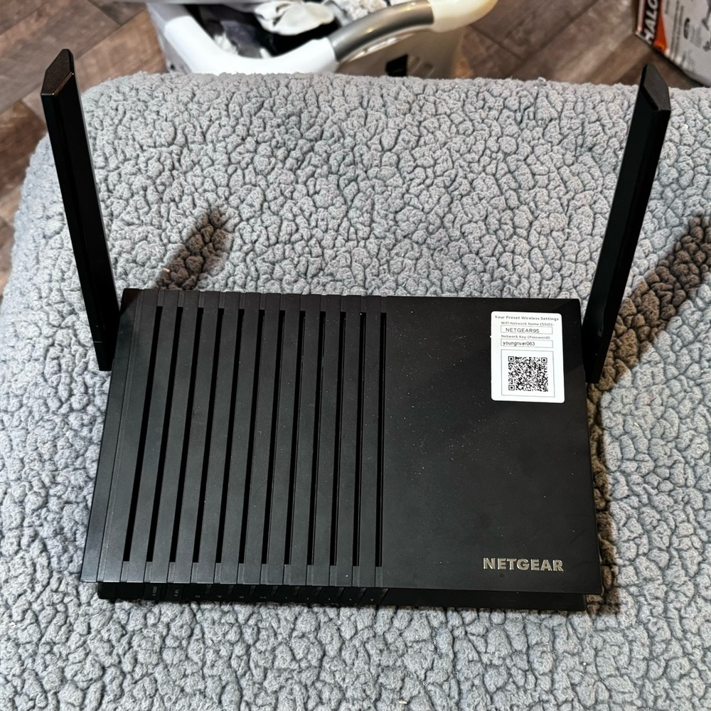 Netgear Router - Picture 2 of 5